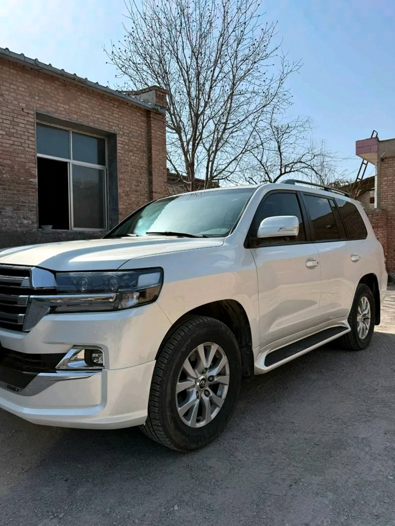 丰田兰德酷路泽 正面外观三