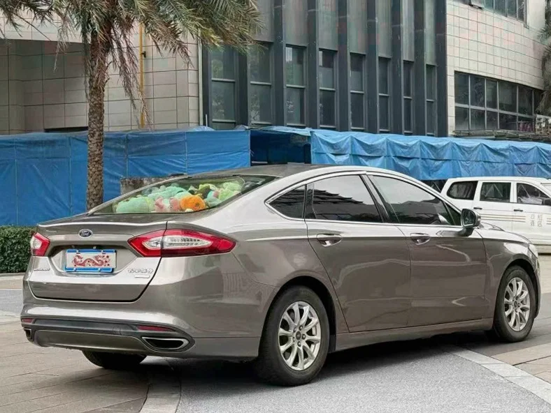 福特蒙迪欧 内饰后排