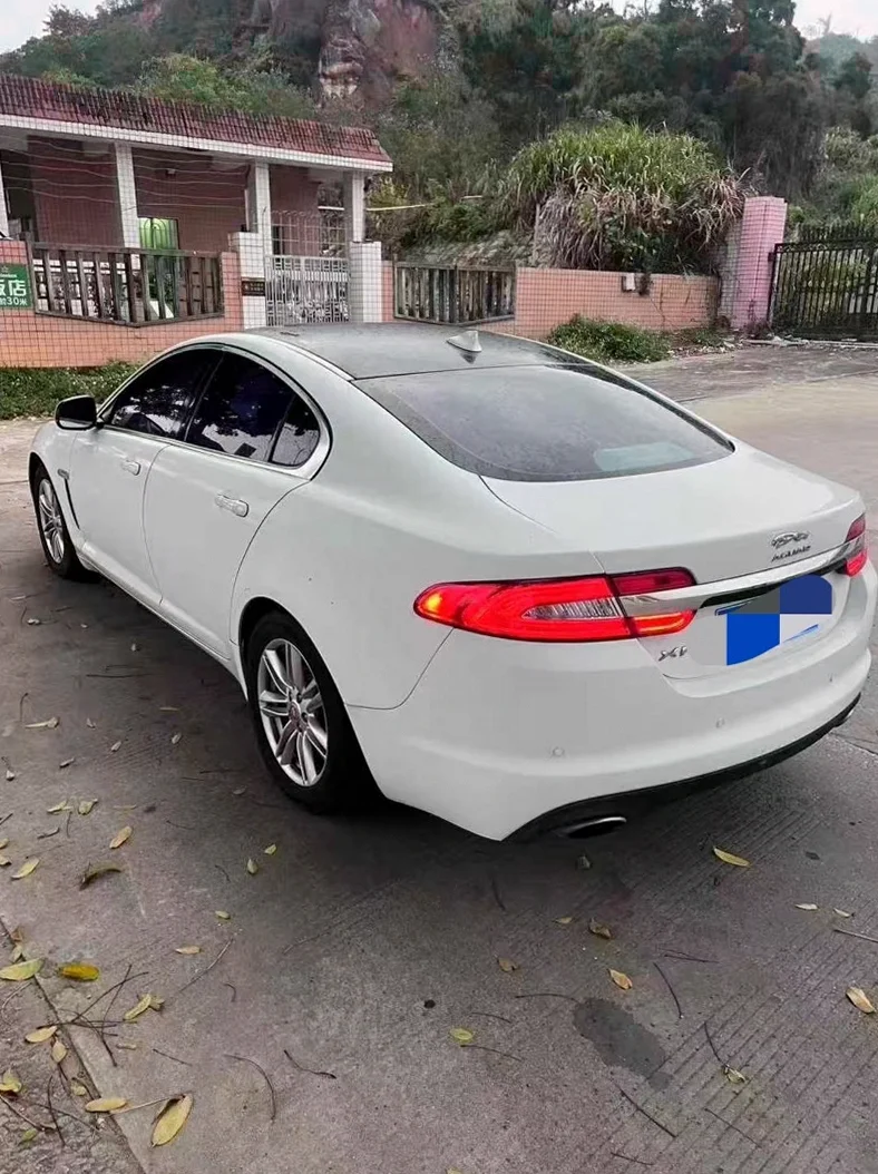 捷豹XF 正面外观三