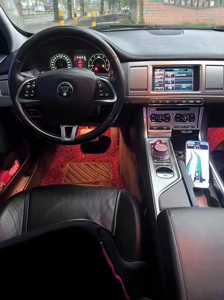 捷豹XF 后面外观一