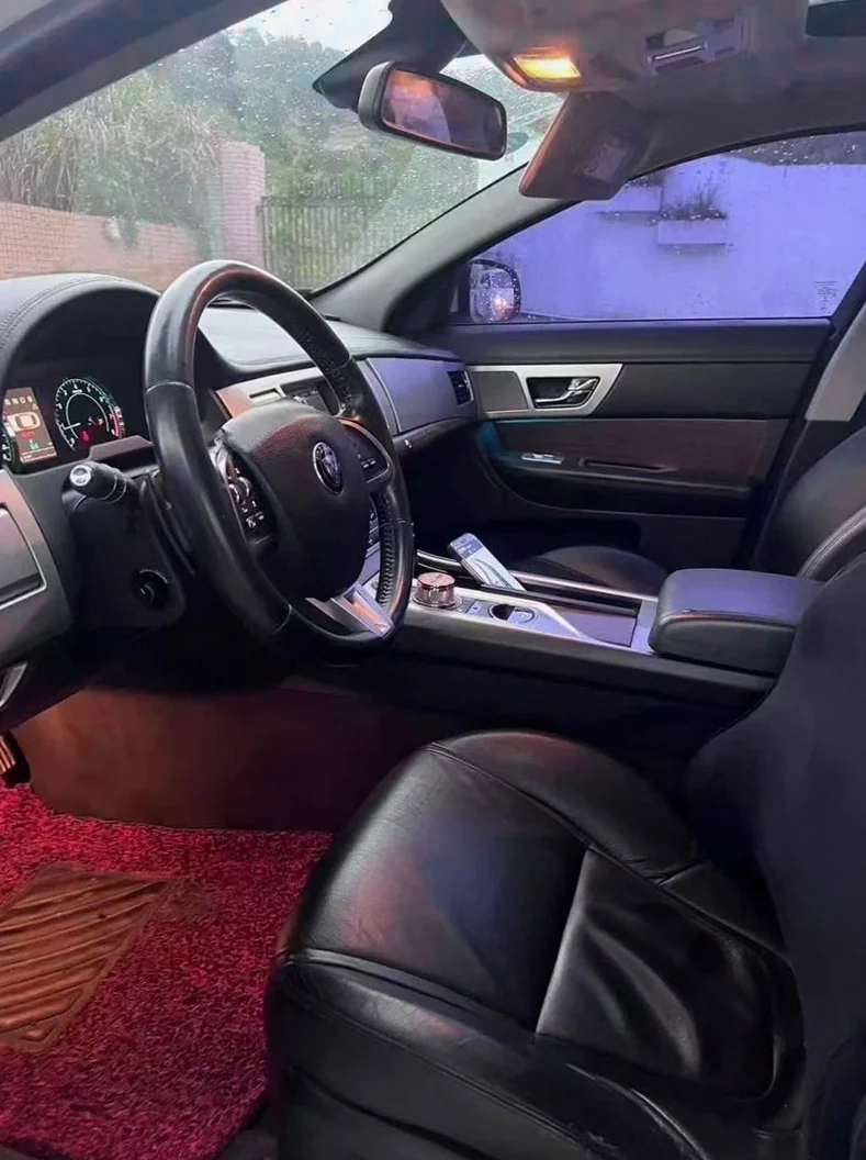 捷豹XF 后面外观二