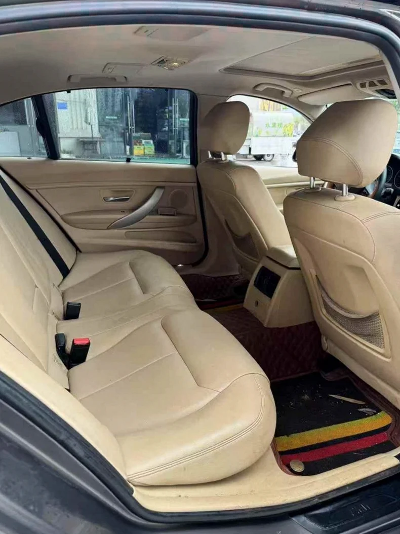 宝马3系 后面外观一