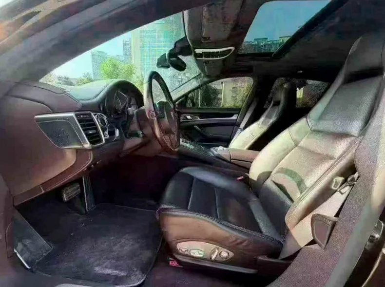 保时捷帕拉梅拉 后面外观一