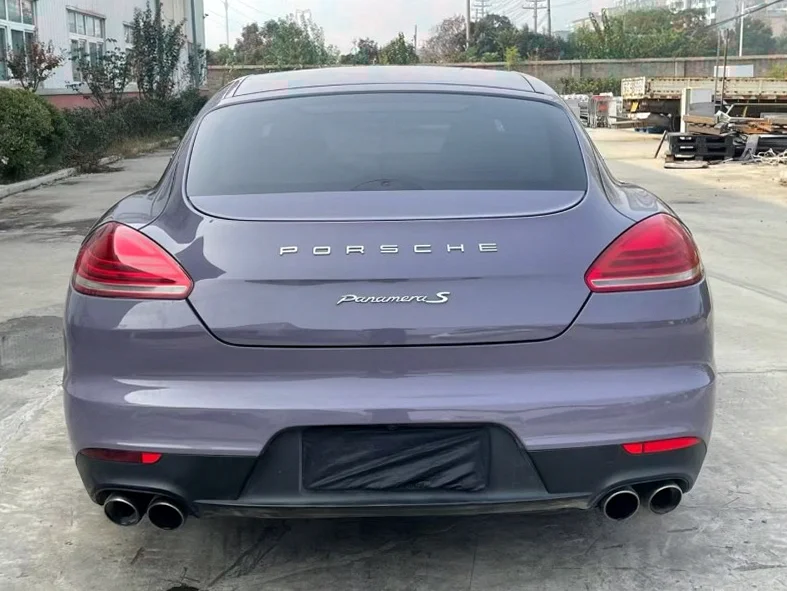 保时捷帕拉梅拉 后面外观一