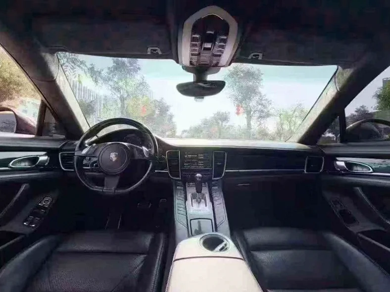 保时捷帕拉梅拉 后面外观二