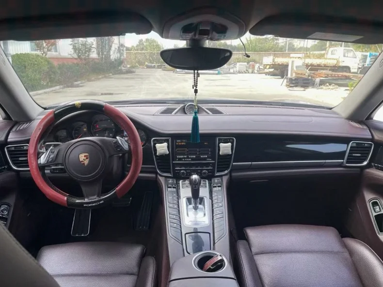 保时捷帕拉梅拉 内饰后排