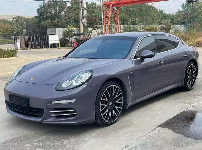 保时捷帕拉梅拉 正面外观三