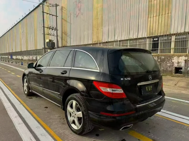 奔驰R 内饰前排