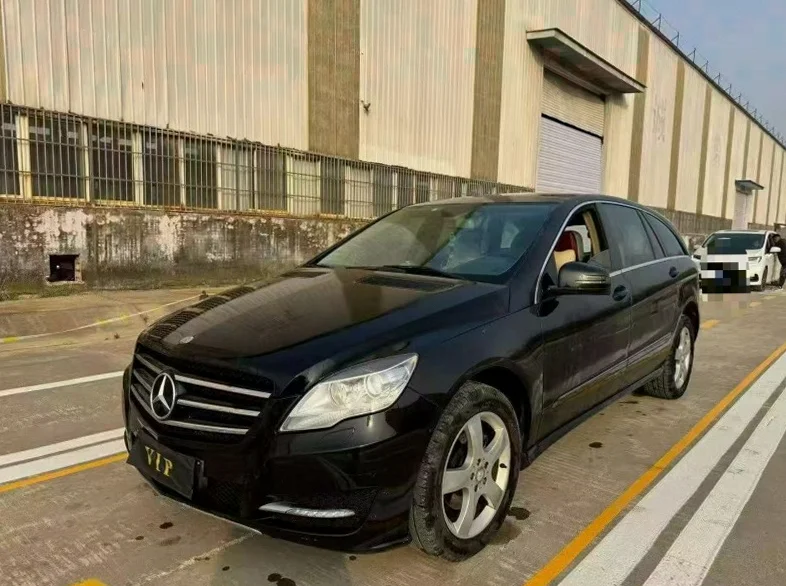 奔驰R 正面外观二