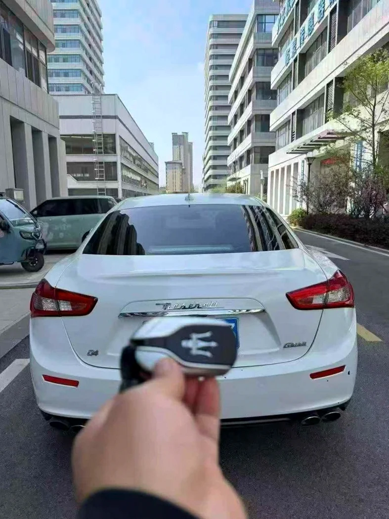 玛莎拉蒂Ghibli 驾驶室