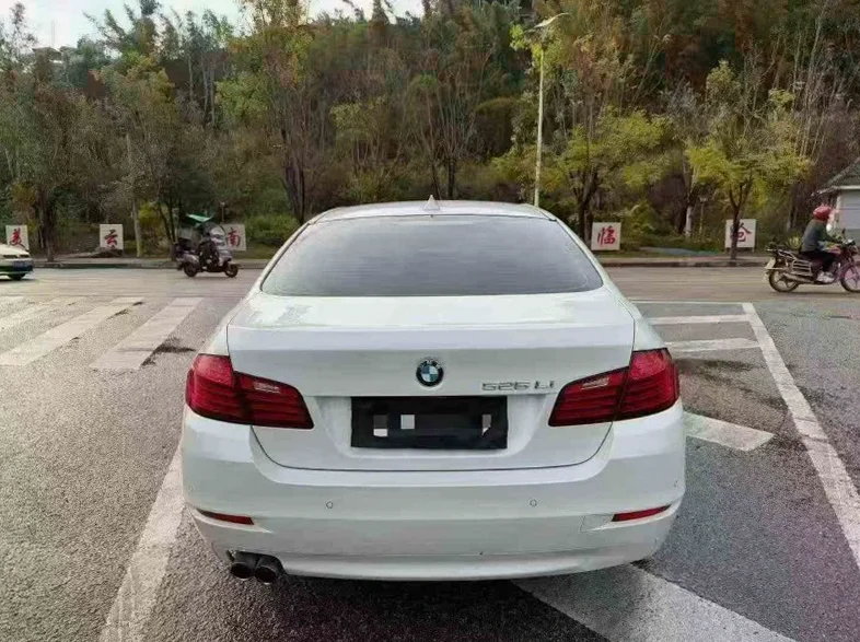 宝马5系 内饰后排