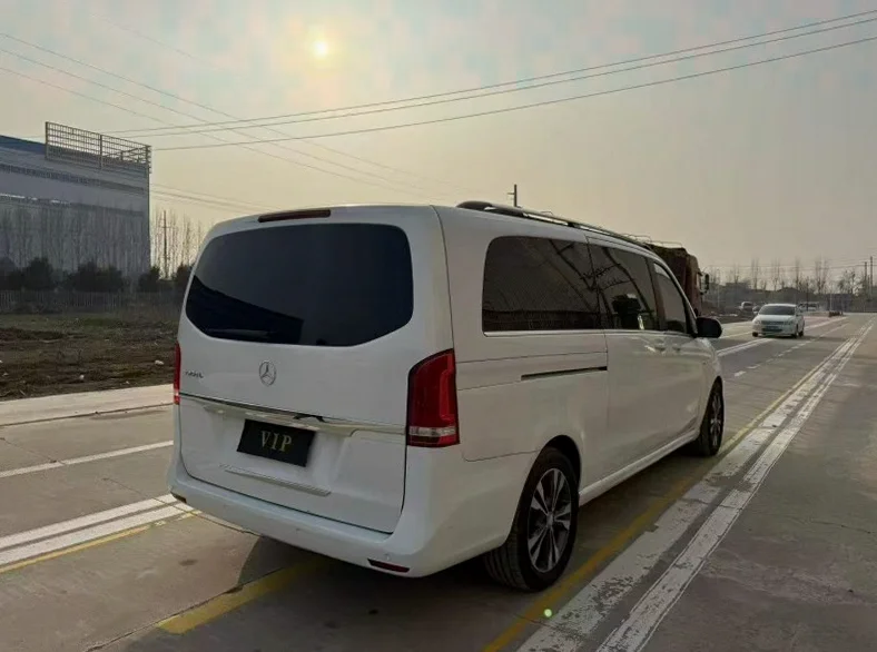 奔驰V 内饰后排