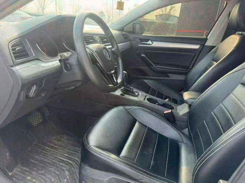 大众凌渡 后面外观一