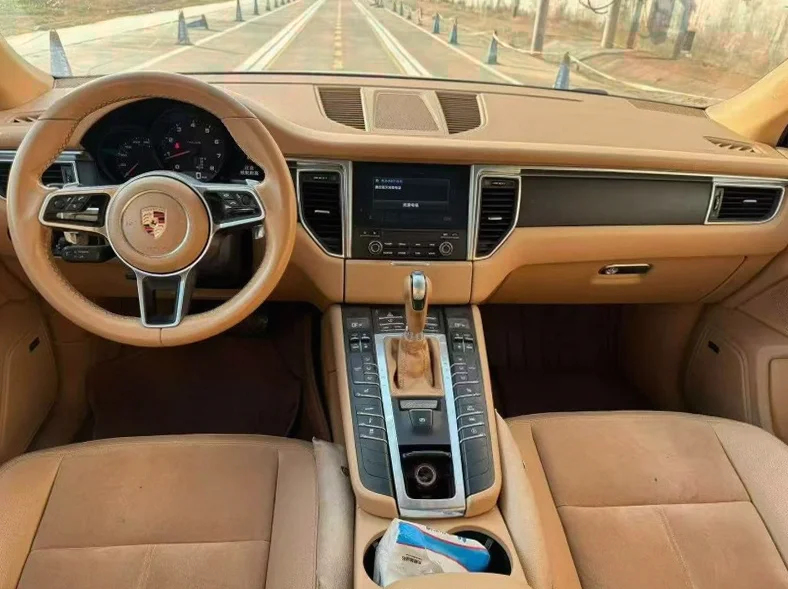 保时捷Macan 后面外观三