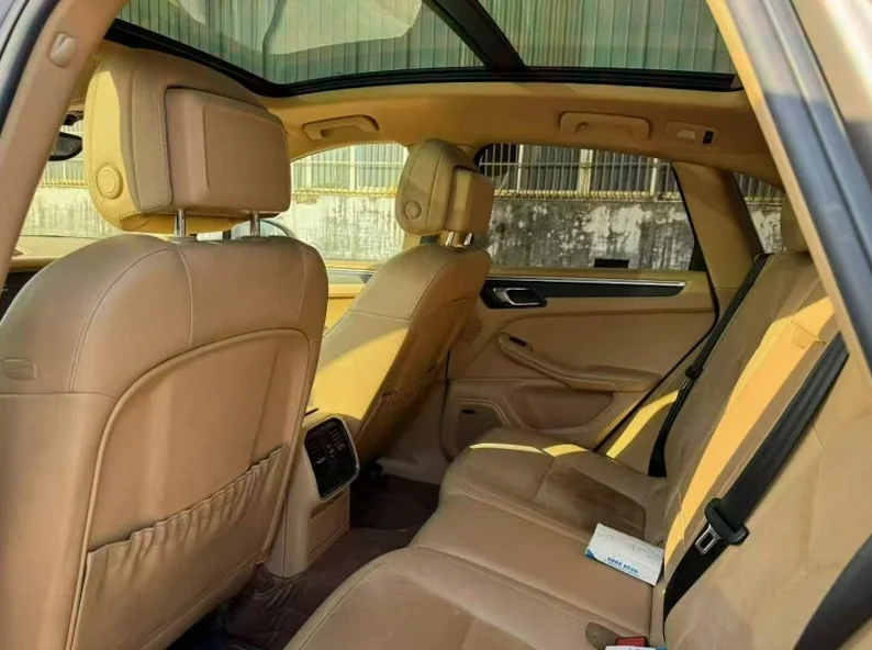 保时捷Macan 后面外观二