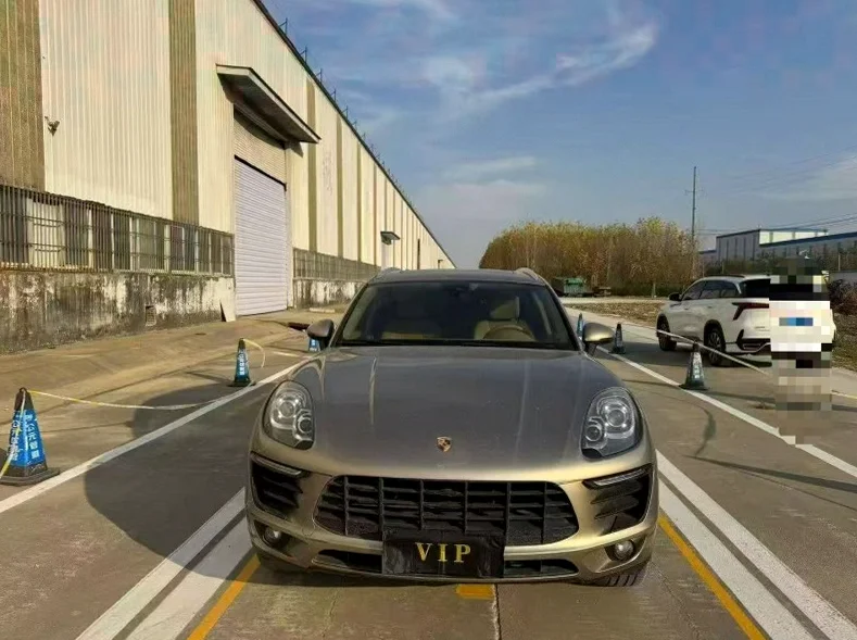 16年保时捷Macan 2.0T自动高配