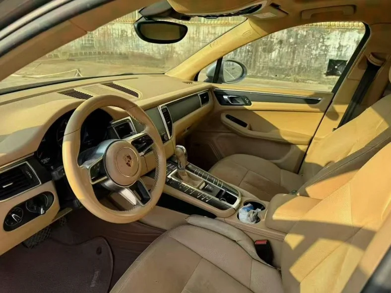 保时捷Macan 后面外观一