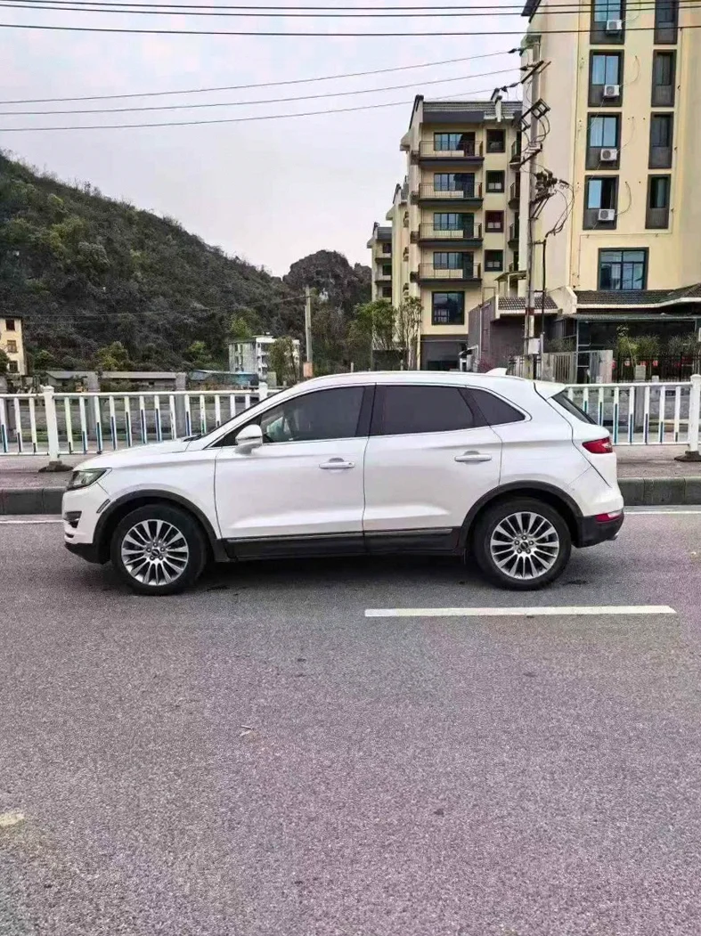 林肯MKC 后面外观三