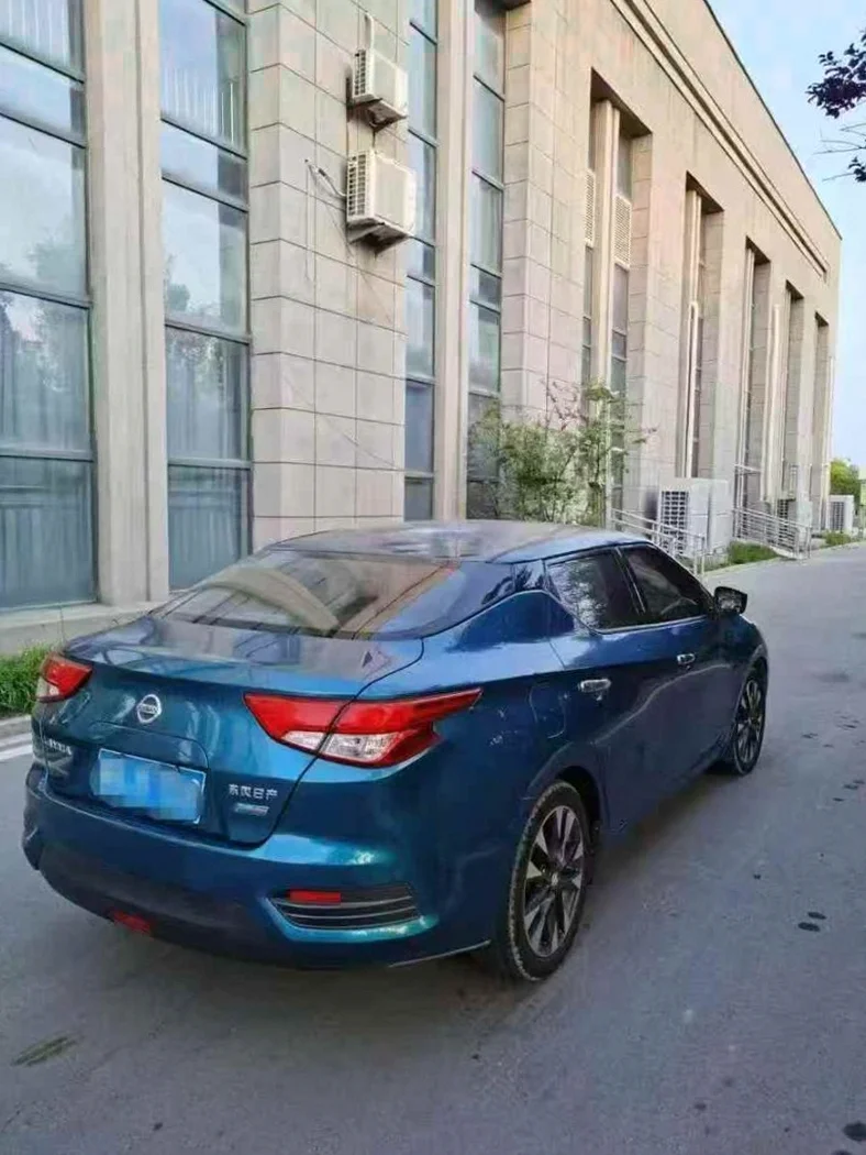 日产蓝鸟 内饰后排