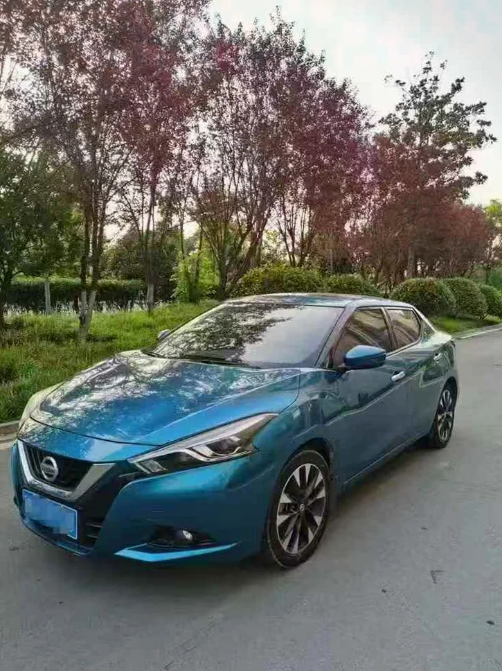 日产蓝鸟 正面外观二