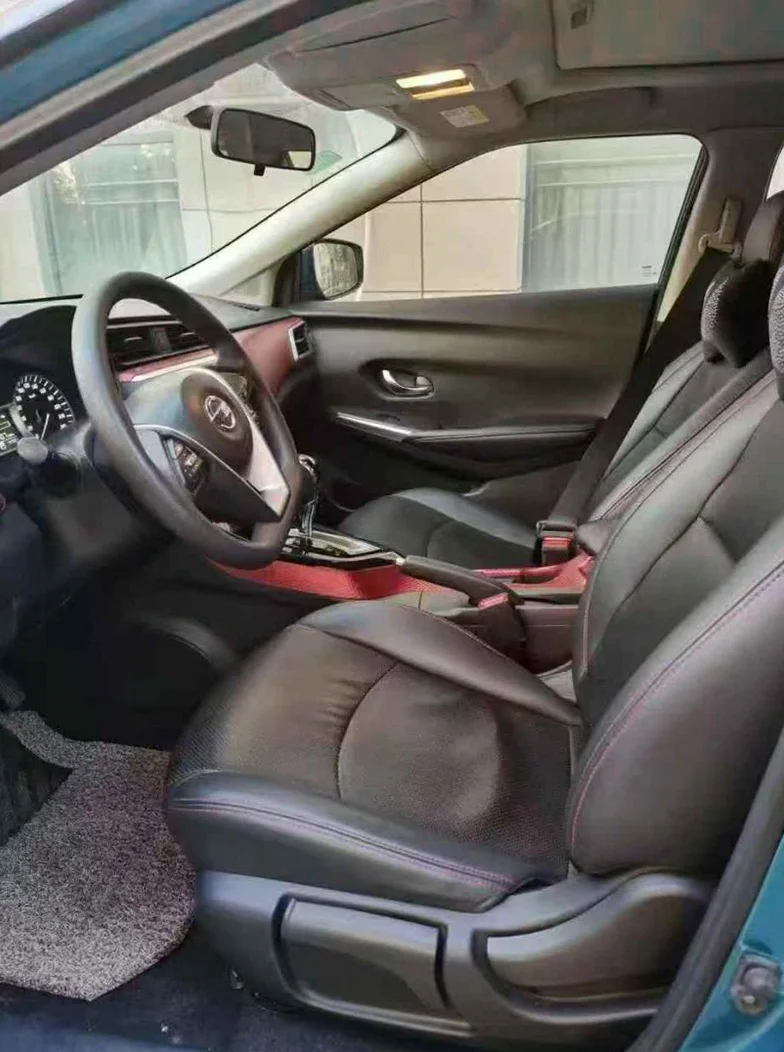 日产蓝鸟 内饰前排