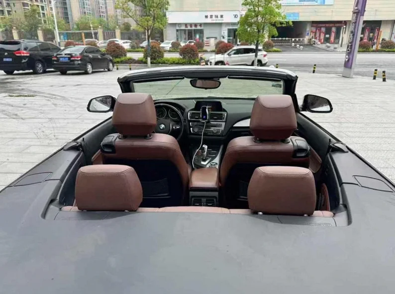 宝马2系 后面外观一