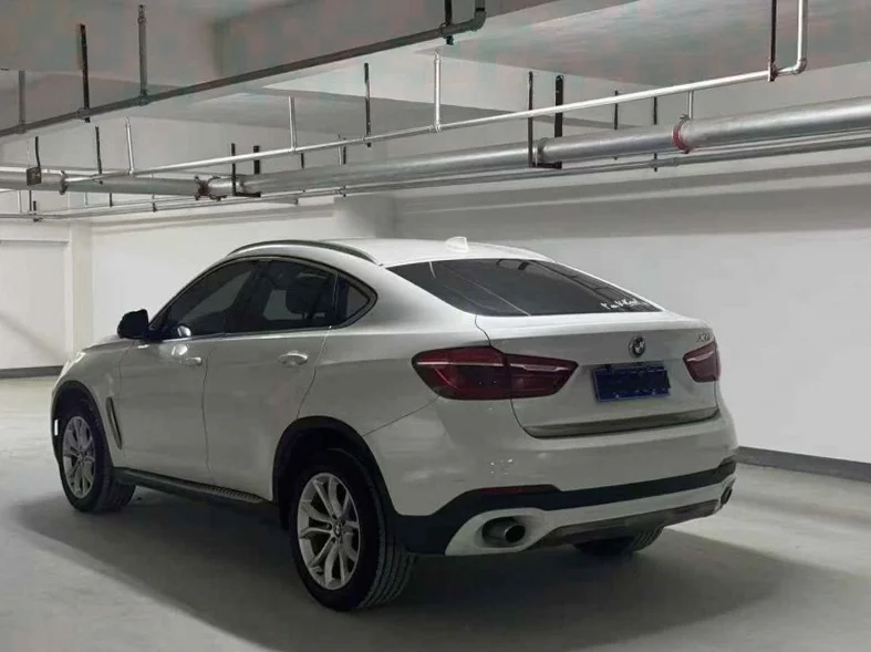 宝马X6 内饰后排