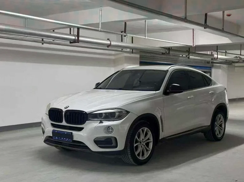 宝马X6 正面外观三