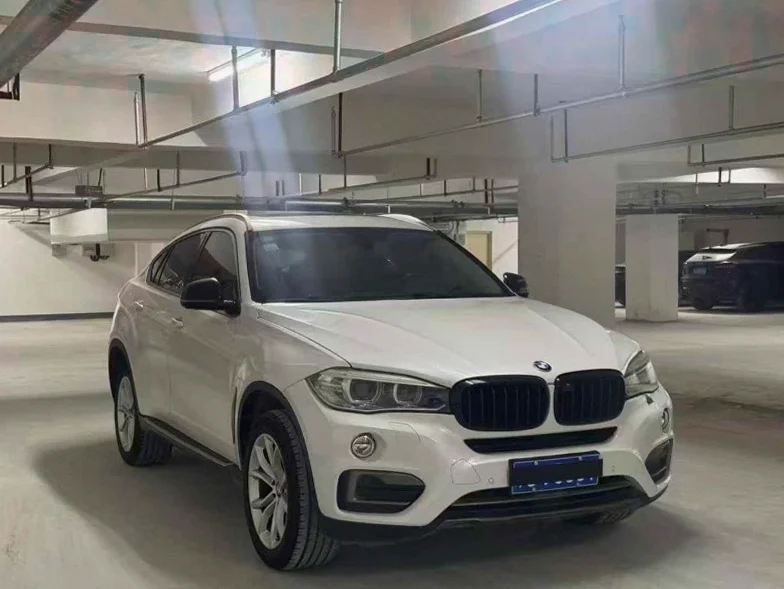 宝马X6 正面外观二