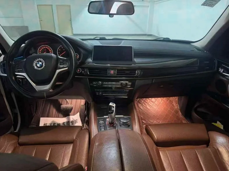 宝马X6 后面外观二