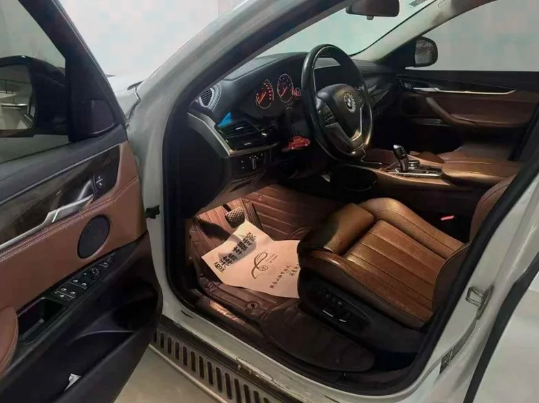 宝马X6 后面外观一