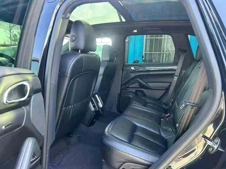 保时捷卡宴 后面外观二