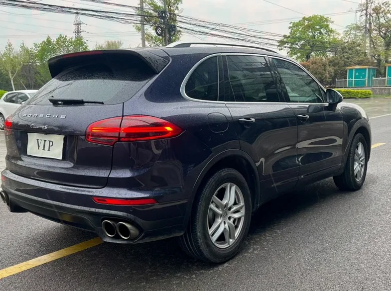 保时捷卡宴 驾驶室