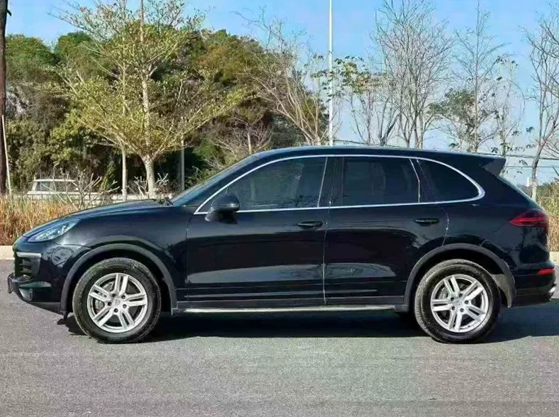 保时捷卡宴 正面外观三