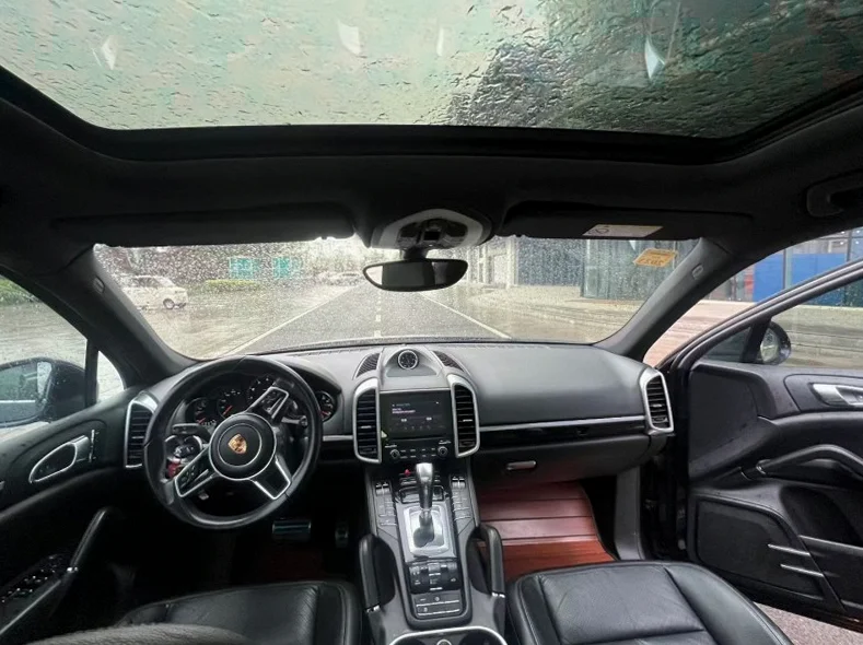 保时捷卡宴 后面外观一