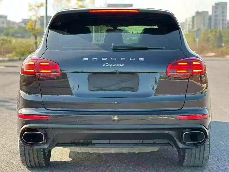 保时捷卡宴 驾驶室