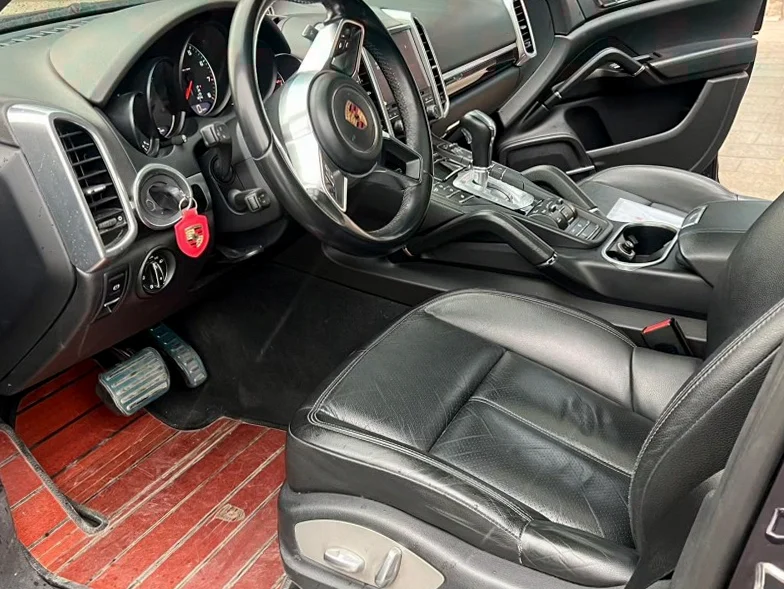 保时捷卡宴 内饰后排