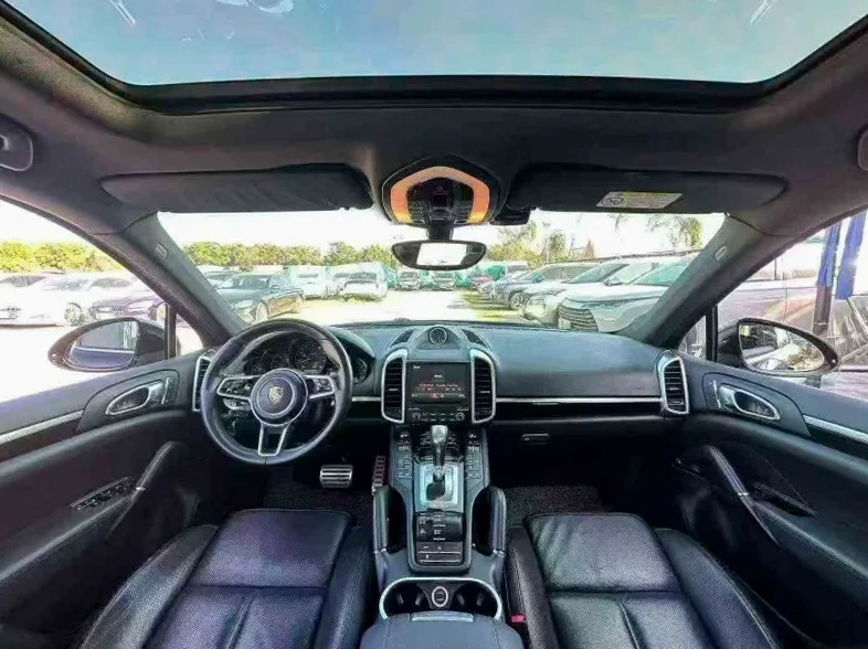 保时捷卡宴 后面外观一