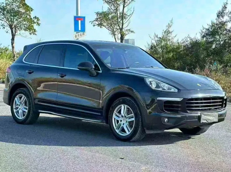 保时捷卡宴 正面外观二