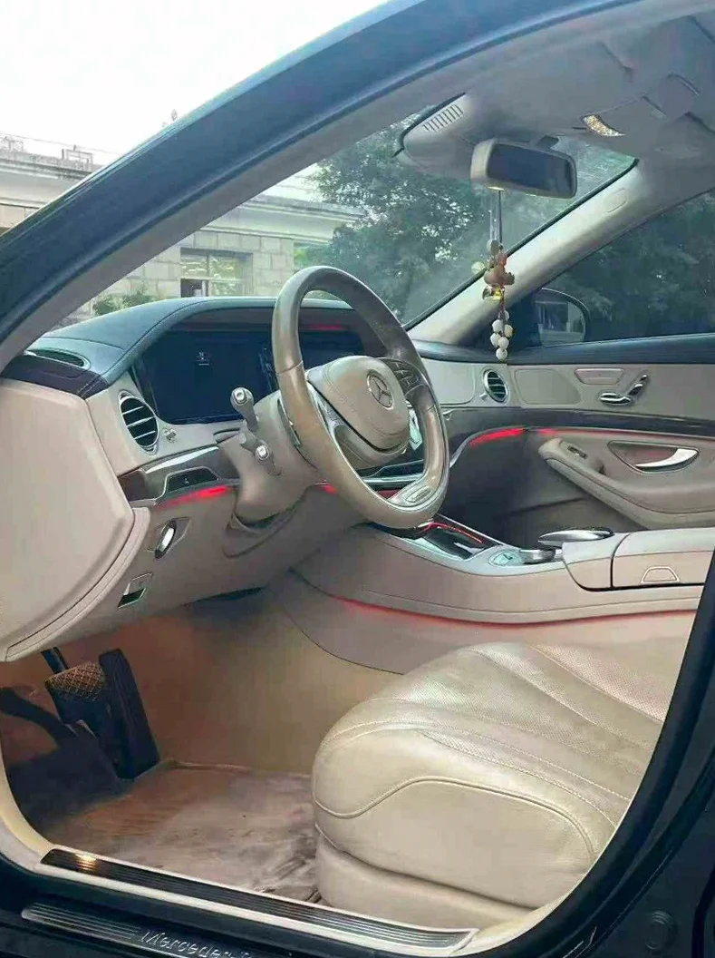 奔驰S 后面外观二