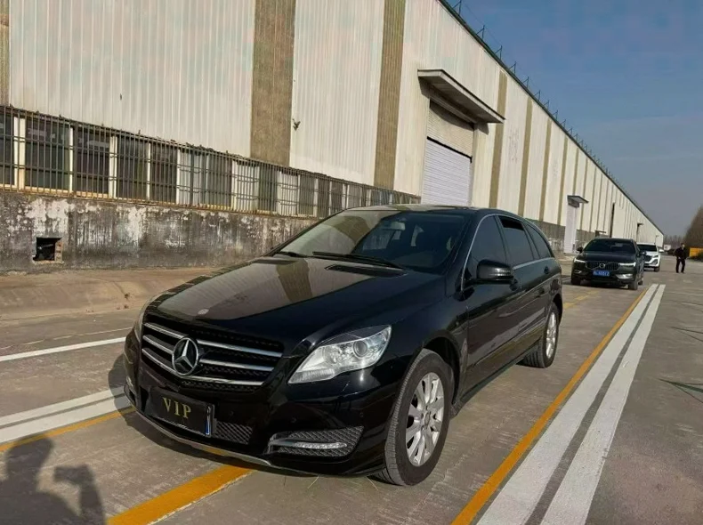 奔驰R 正面外观二