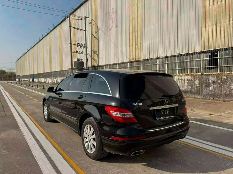 奔驰R 内饰前排