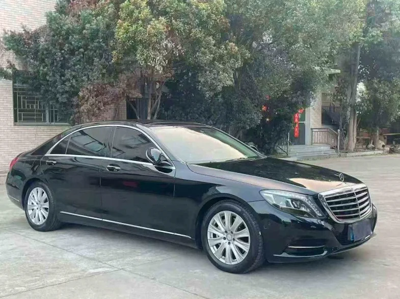 奔驰S 正面外观二