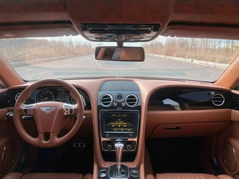 宾利飞驰 后面外观二