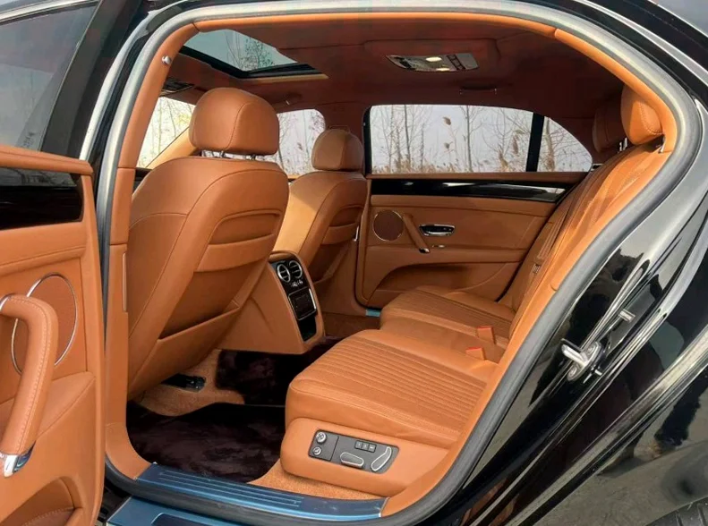 宾利飞驰 正面外观三