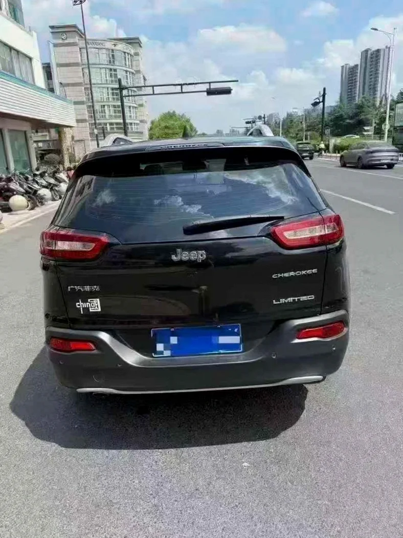 Jeep自由光 内饰后排