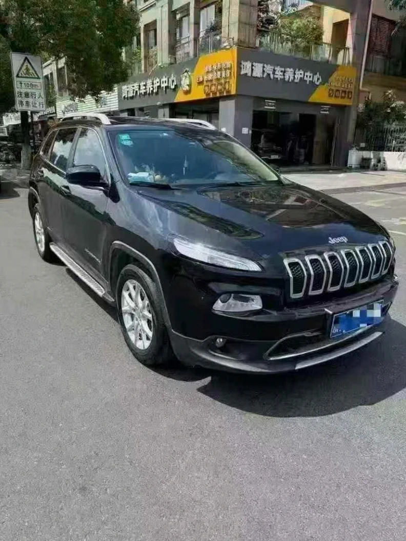 Jeep自由光 正面外观三