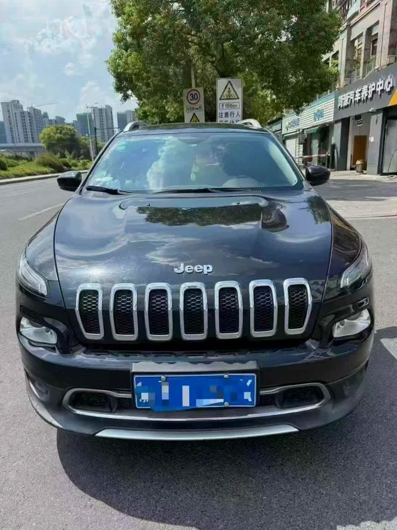 17年Jeep自由光2.0L自动挡高配
