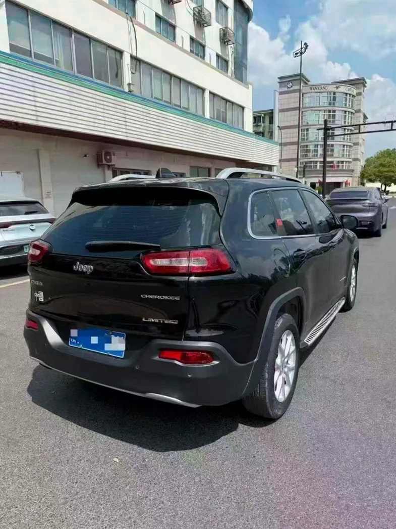 Jeep自由光 内饰前排