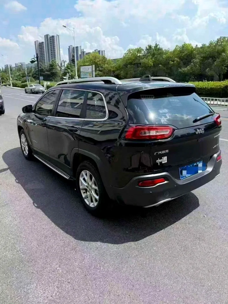 Jeep自由光 驾驶室